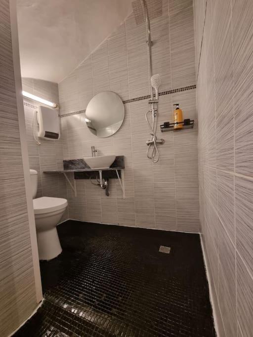Chez Sam Apartment แซงต์-โลรองต์-เดอ-ลา-ซาลองก์ ภายนอก รูปภาพ