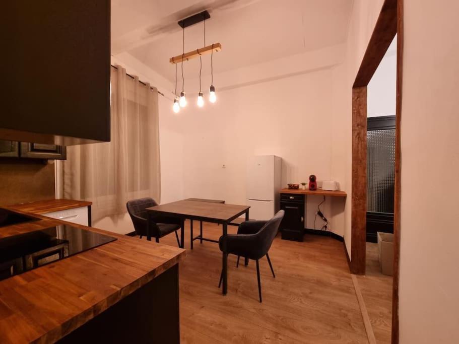 Chez Sam Apartment แซงต์-โลรองต์-เดอ-ลา-ซาลองก์ ภายนอก รูปภาพ