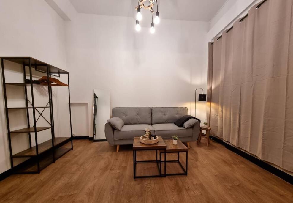 Chez Sam Apartment แซงต์-โลรองต์-เดอ-ลา-ซาลองก์ ภายนอก รูปภาพ