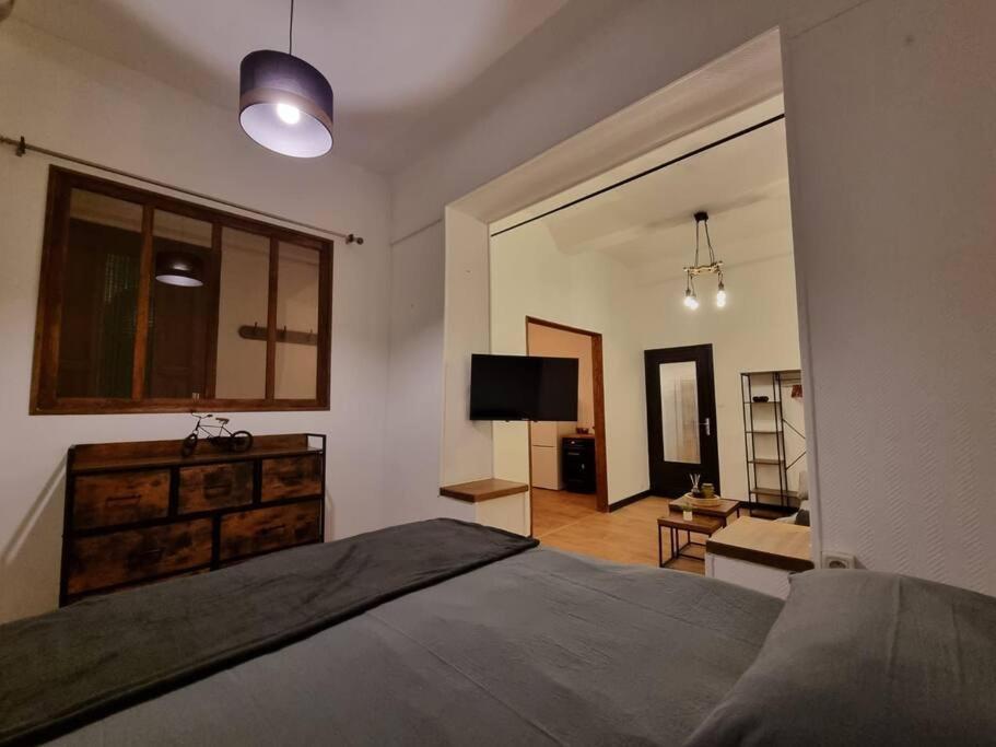 Chez Sam Apartment แซงต์-โลรองต์-เดอ-ลา-ซาลองก์ ภายนอก รูปภาพ